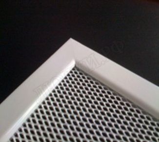 Решетка металлическая с перфорацией ПВС врезная 150*150 Решетка металлическая с перфорацией ПВС врезная 150*150